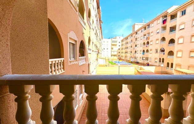 Apartment / flat - Resale - Torrevieja - Estacion Autobuses