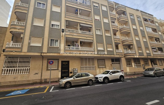 Apartment / flat - Resale - Torrevieja - Estacion Autobuses