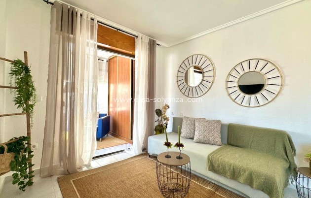 Apartment / flat - Resale - Torrevieja - La Siesta