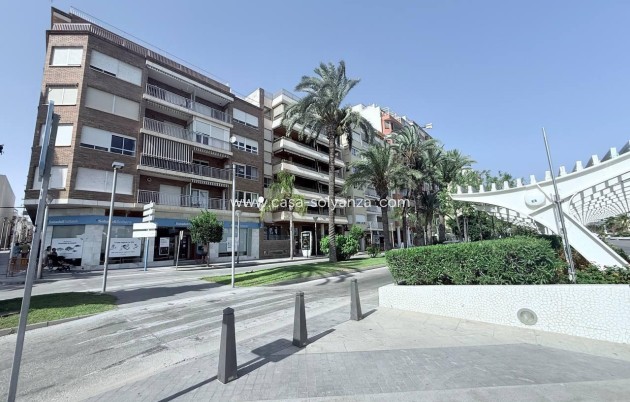 Apartment / flat - Resale - Torrevieja - Puerto