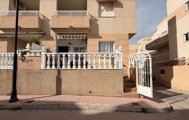 Apartment / flat - Resale - Torrevieja - Urb. Calas Blancas III