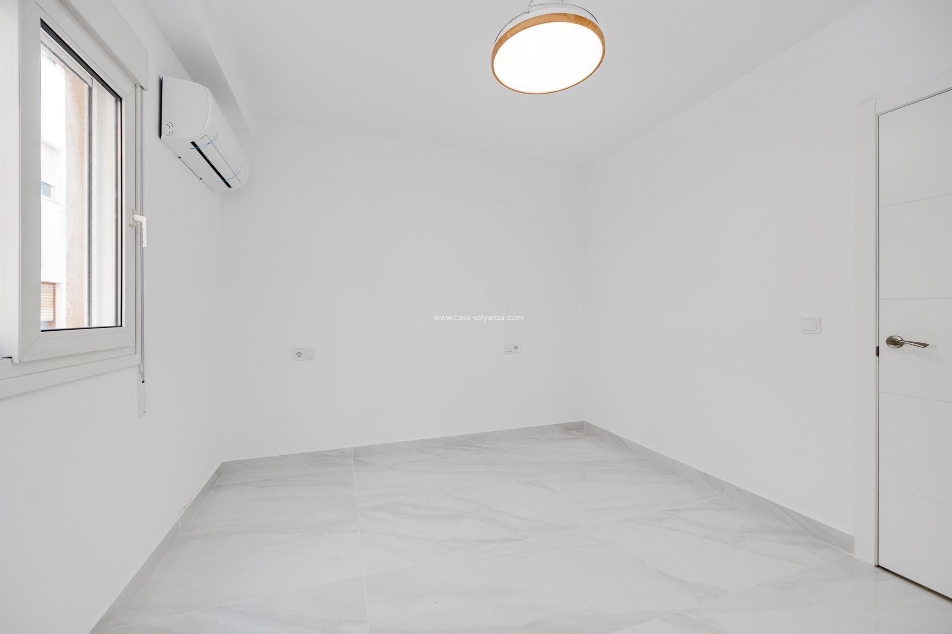 Herverkoop - Appartement / flat - Torrevieja - Acequion