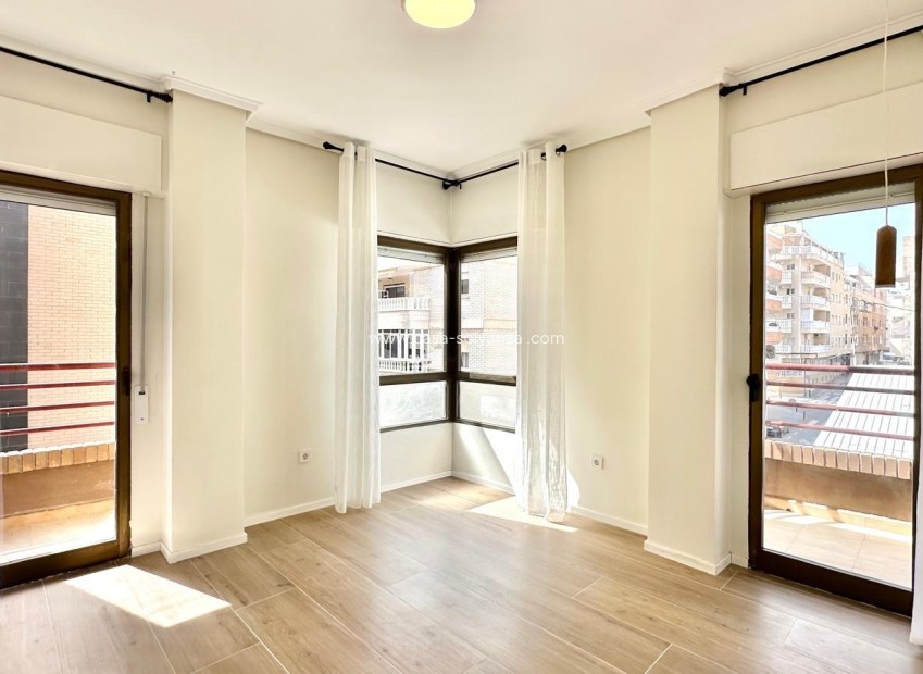 Herverkoop - Appartement / flat - Torrevieja - Center