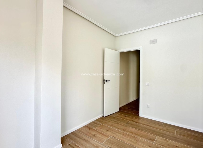 Herverkoop - Appartement / flat - Torrevieja - Center