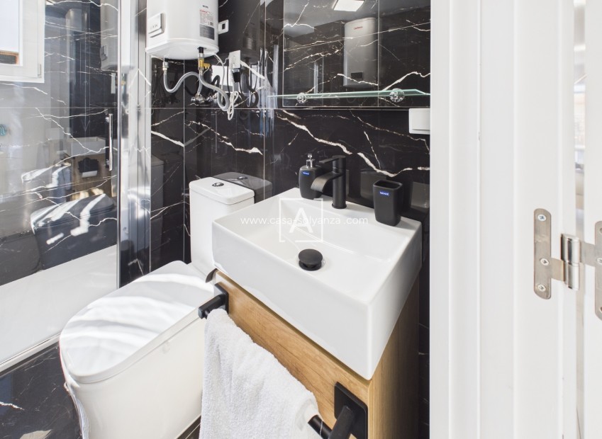 Herverkoop - Appartement / flat - Torrevieja Centro