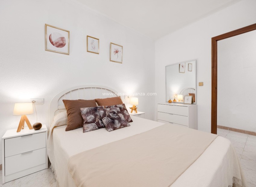 Herverkoop - Appartement / flat - Torrevieja - Estacion Autobuses