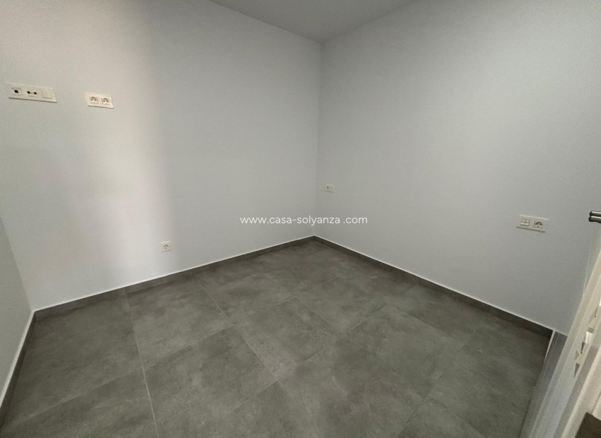 Herverkoop - Appartement / flat - Torrevieja - Estacion Autobuses