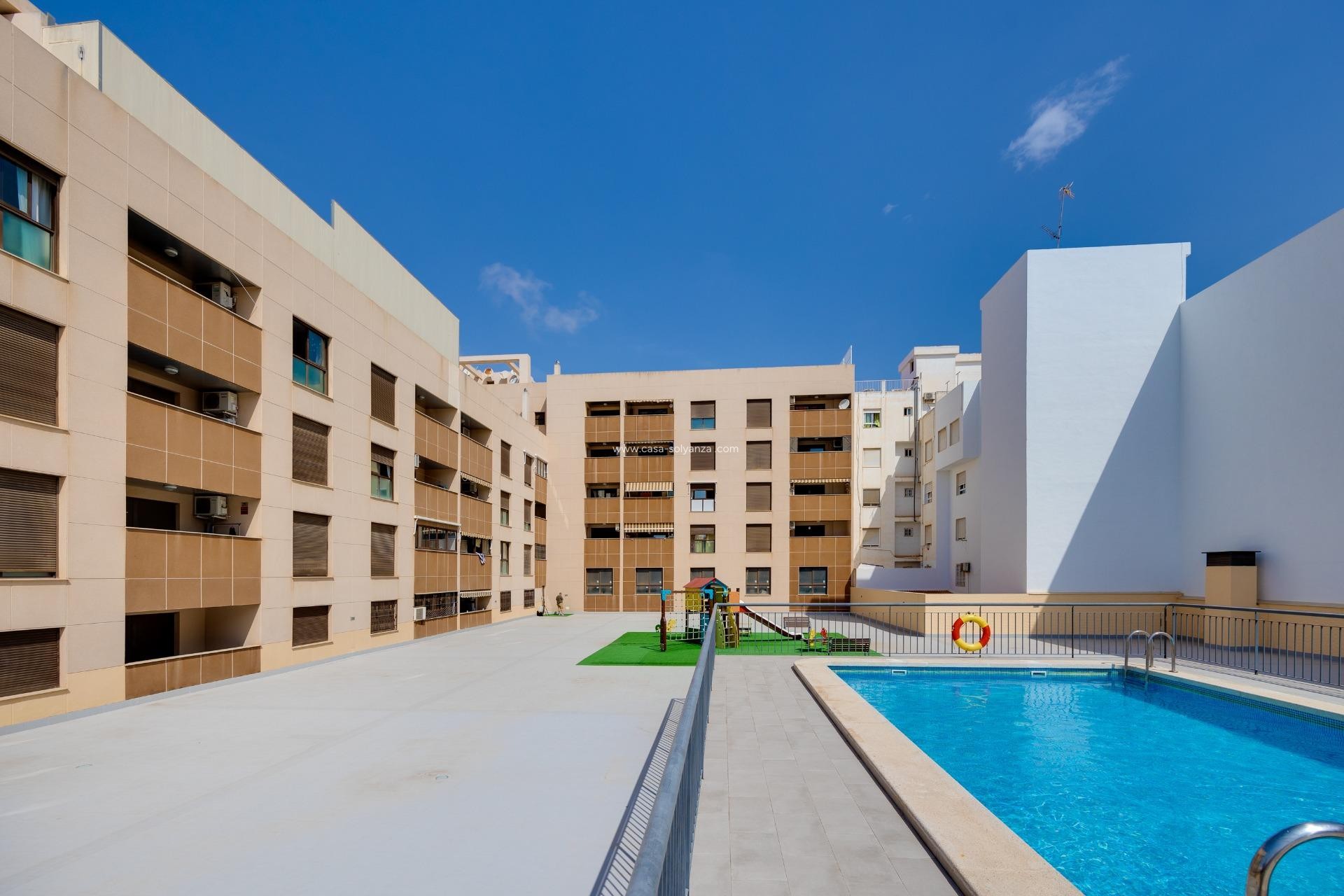 Herverkoop - Appartement / flat - Torrevieja - Estacion Autobuses