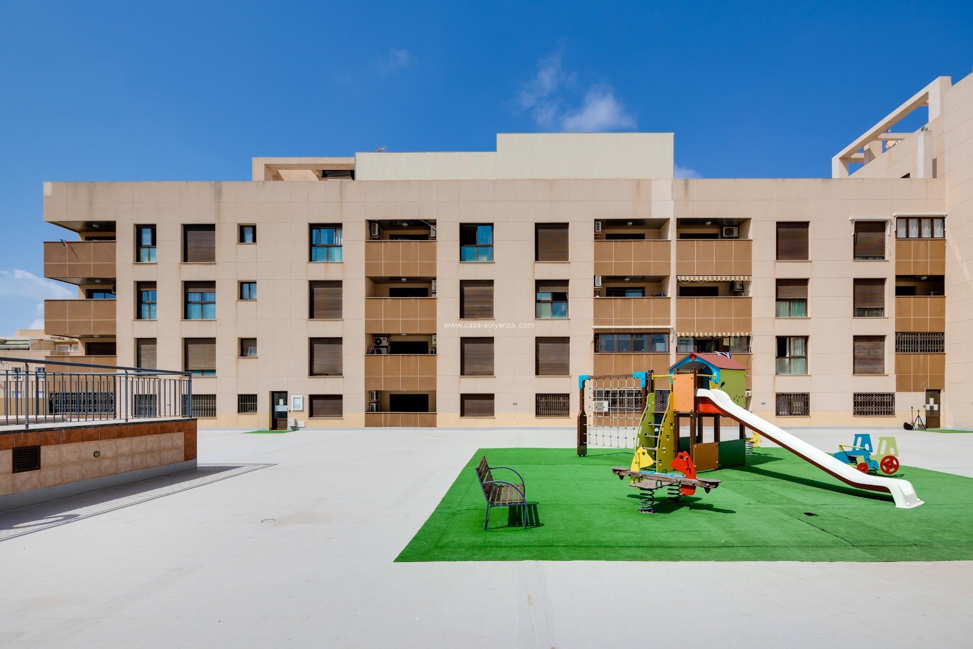 Herverkoop - Appartement / flat - Torrevieja - Estacion Autobuses