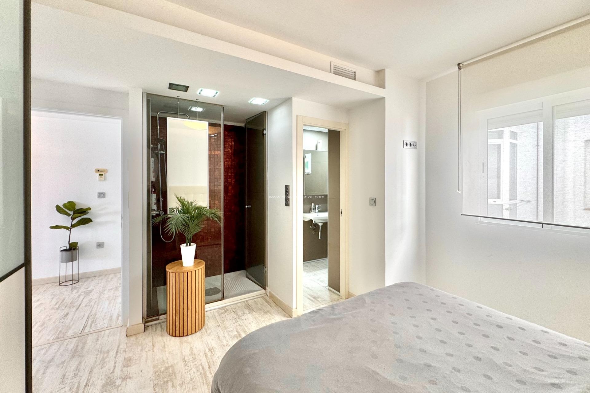 Herverkoop - Appartement / flat - Torrevieja - Estacion Autobuses