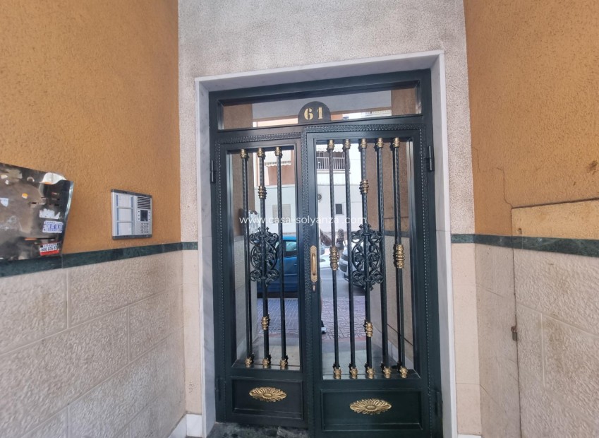 Herverkoop - Appartement / flat - Torrevieja - Estacion Autobuses