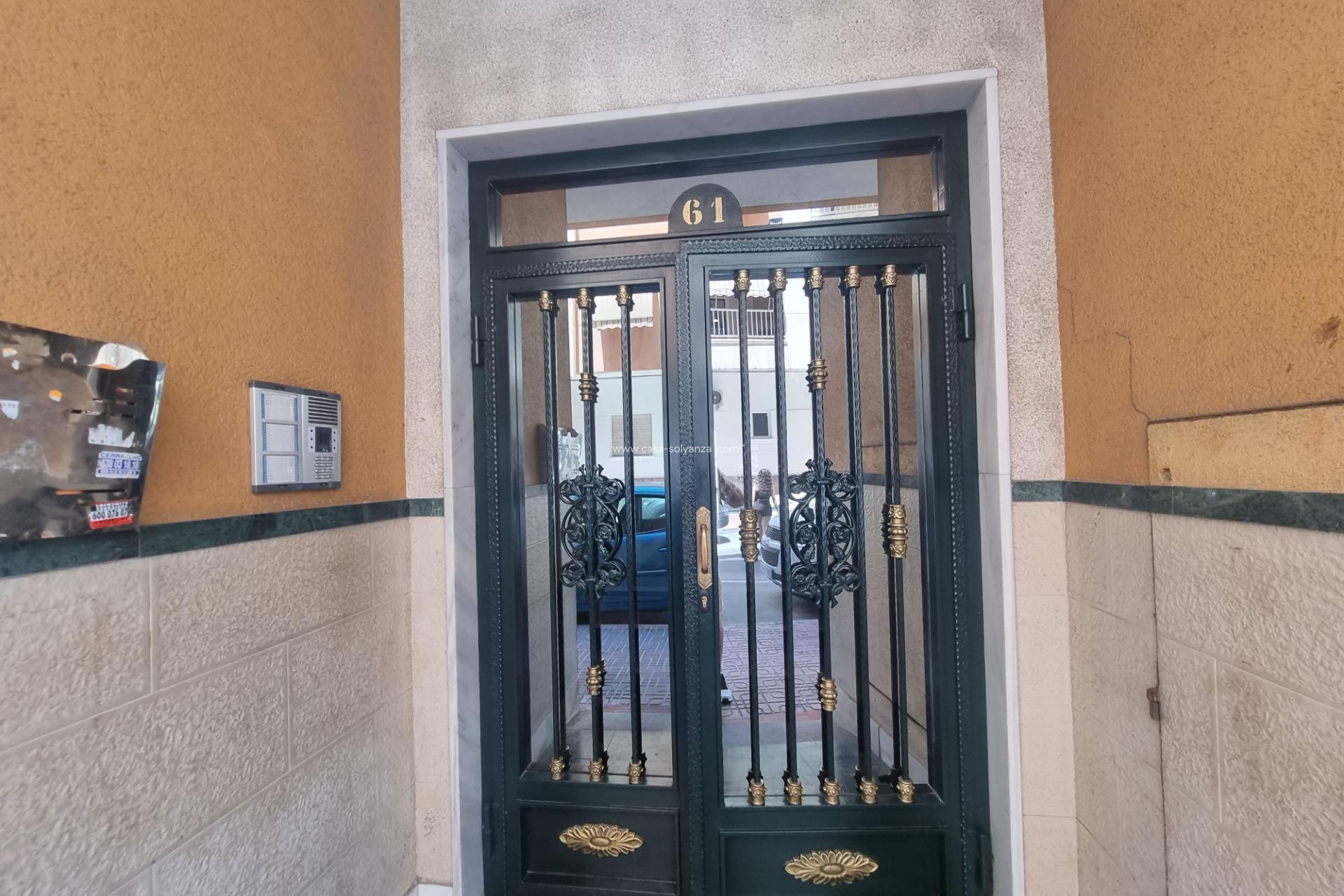 Herverkoop - Appartement / flat - Torrevieja - Estacion Autobuses