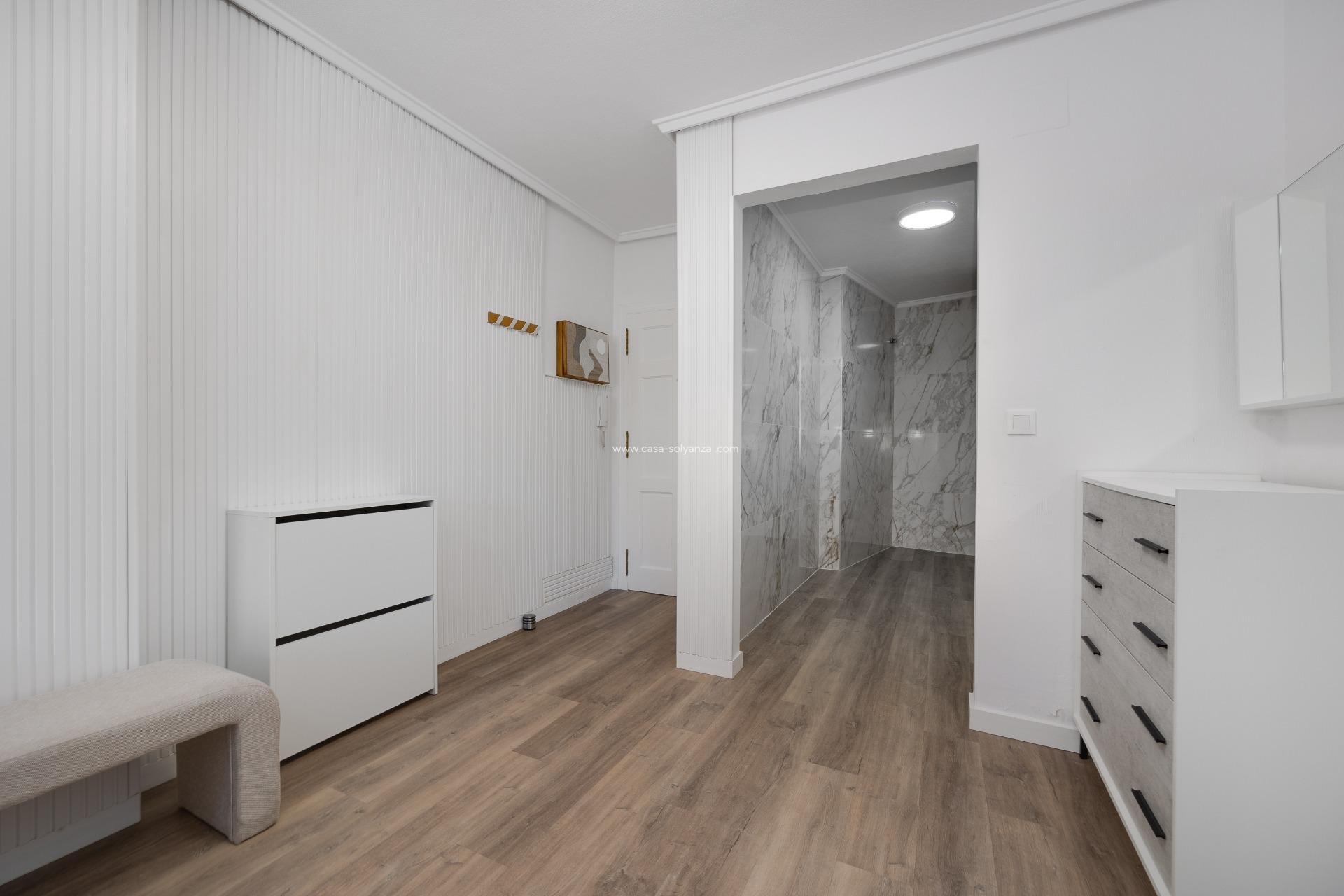 Herverkoop - Appartement / flat - Torrevieja - Estacion Autobuses