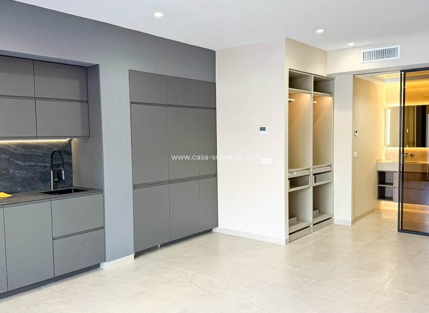 Herverkoop - Appartement / flat - Torrevieja - Playa de los Locos