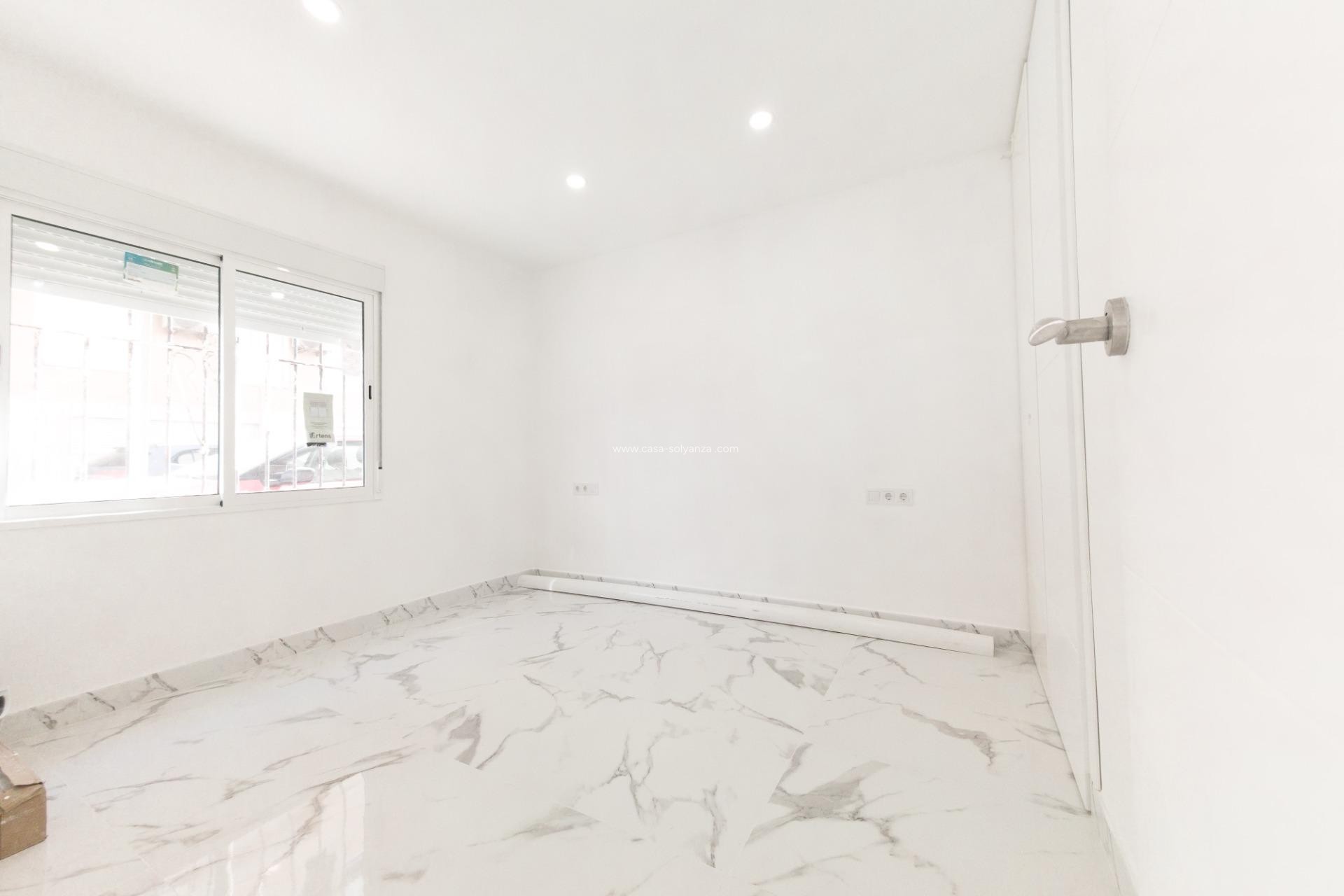 Herverkoop - Appartement / flat - Torrevieja - Playa De Los Naufragos