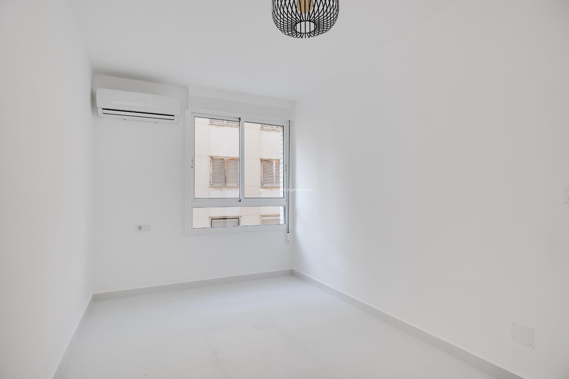 Herverkoop - Appartement / flat - Torrevieja - Puerto