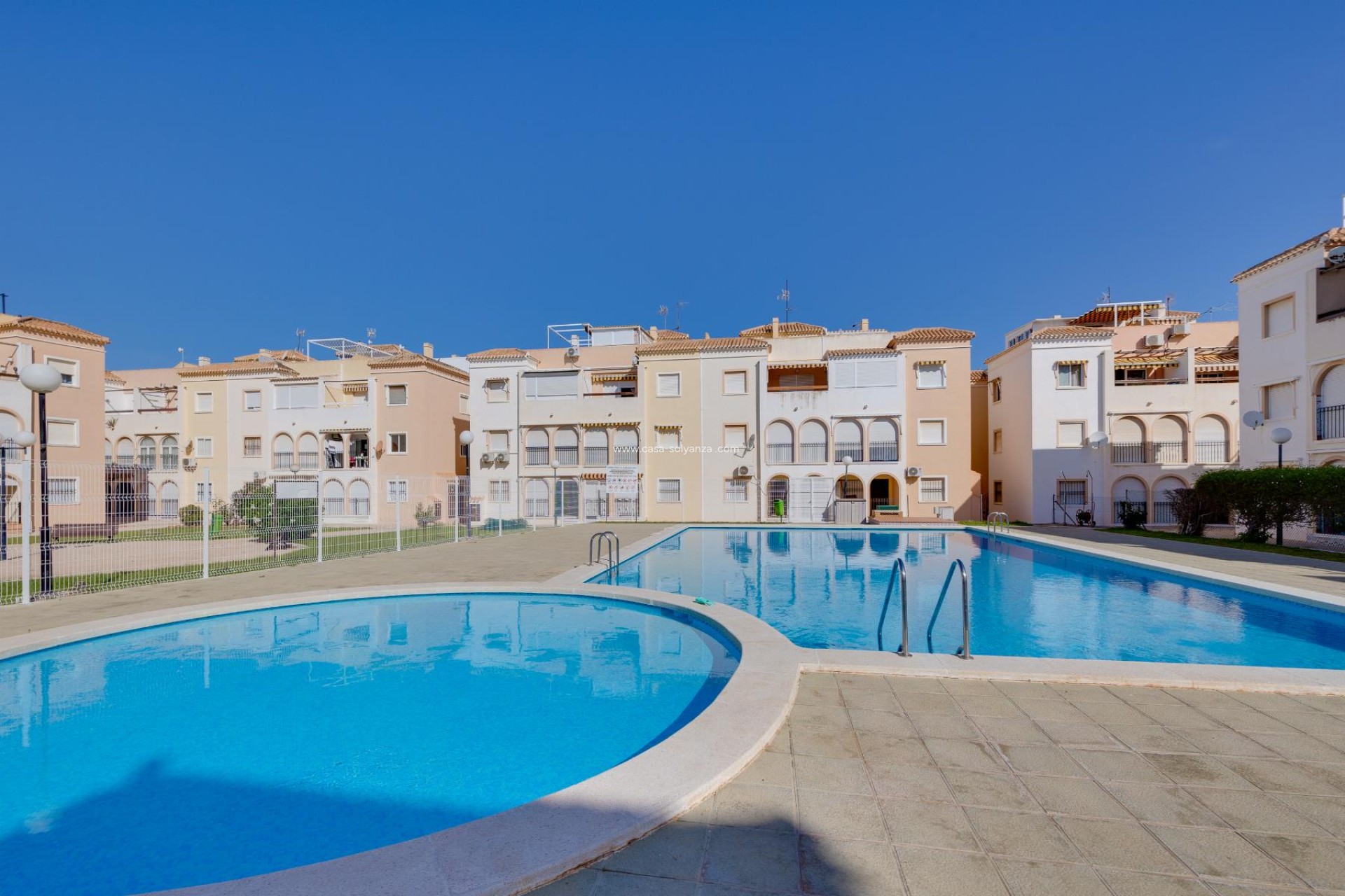 Herverkoop - Bungalow - Torrevieja - Playa De Los Naufragos