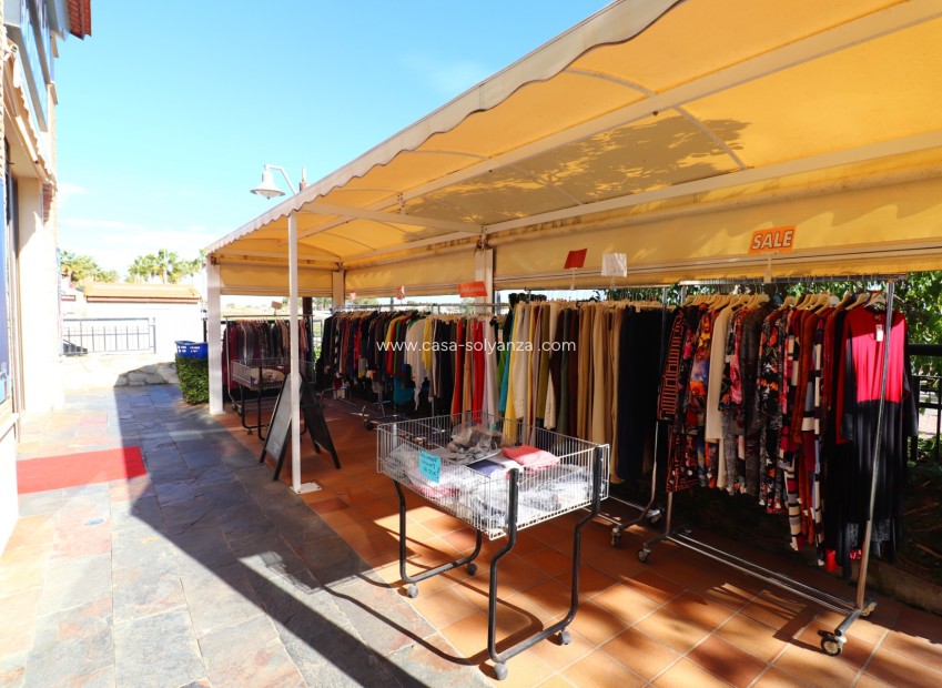 Herverkoop - Commercial (Leasehold) - Algorfa - La Finca Golf Resort
