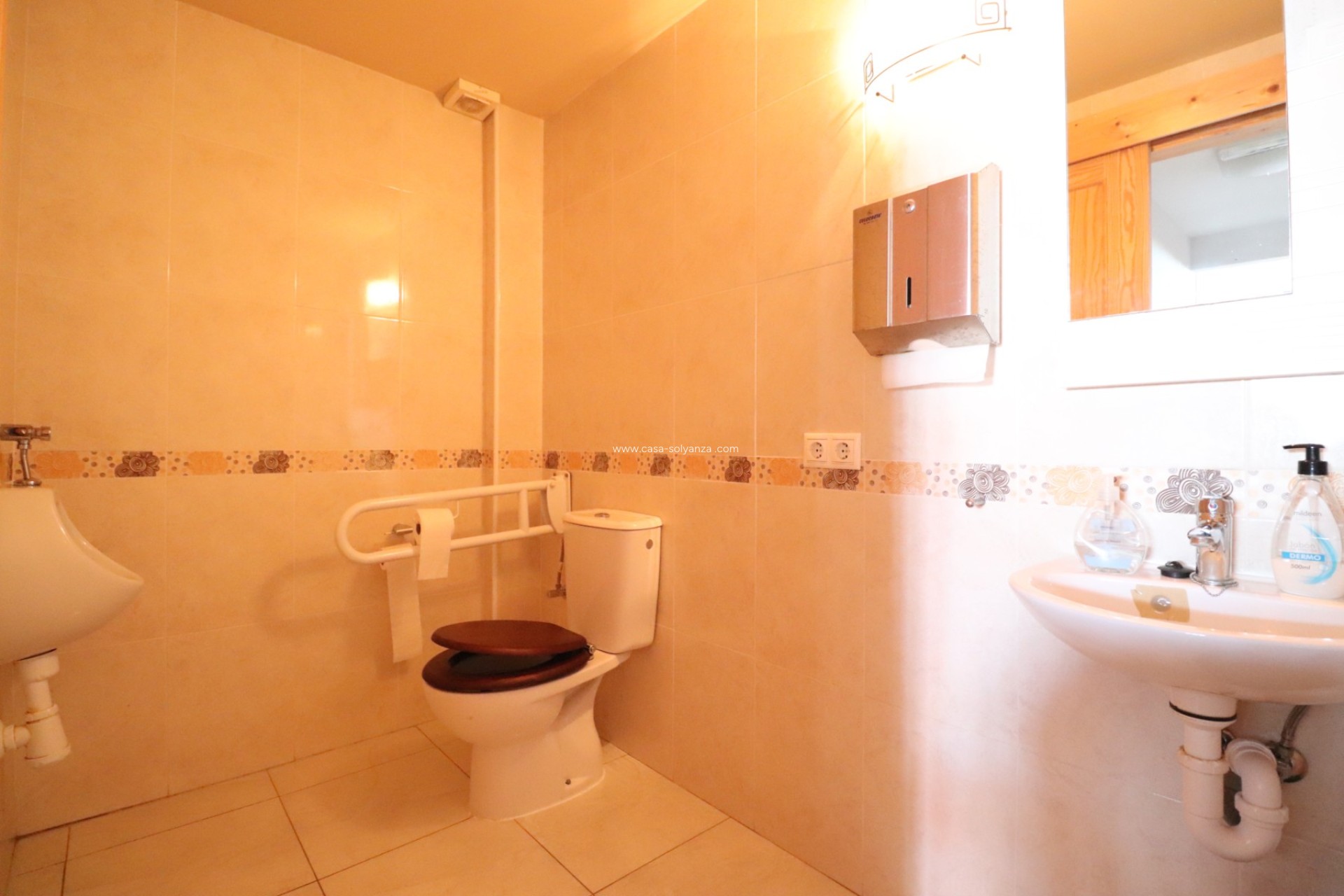 Herverkoop - Commercial (Leasehold) - Algorfa - La Finca Golf Resort