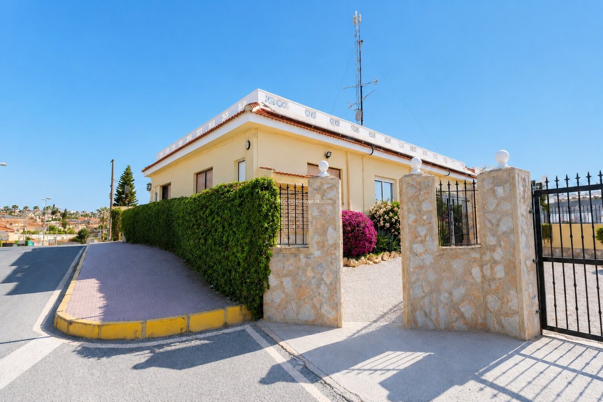 Herverkoop - Commercial (Rental) - Ciudad Quesada - Doña Pepa