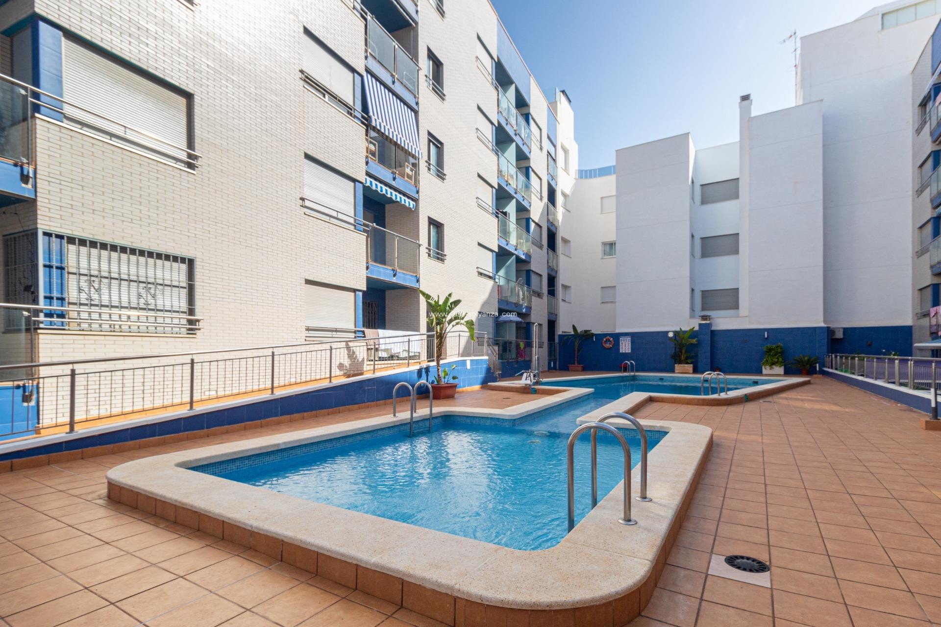 Herverkoop - Flat - Torrevieja - Playa de los locos