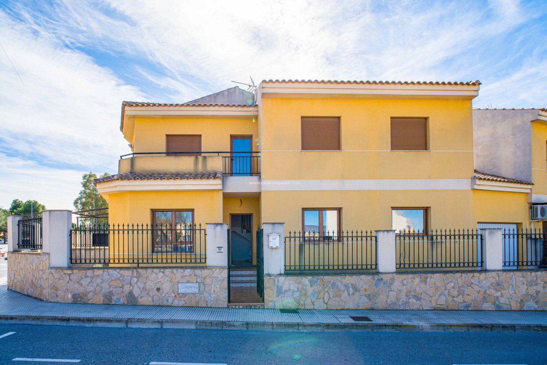 Herverkoop - Herenhuis - Pinoso - Calle Dalias 1