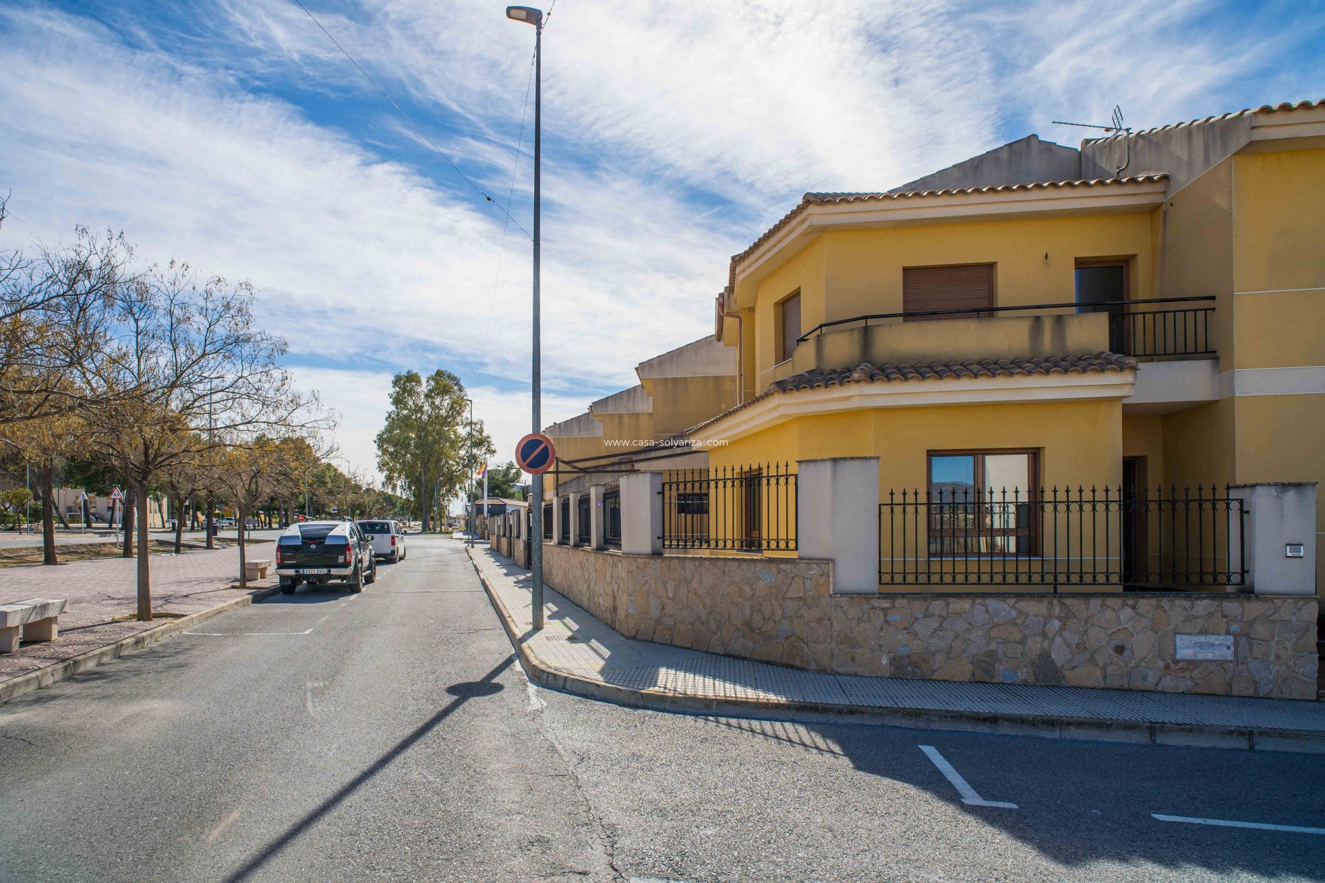 Herverkoop - Herenhuis - Pinoso - Calle Dalias 1