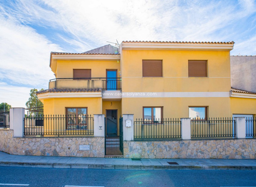 Herverkoop - Herenhuis - Pinoso - Calle Dalias 1