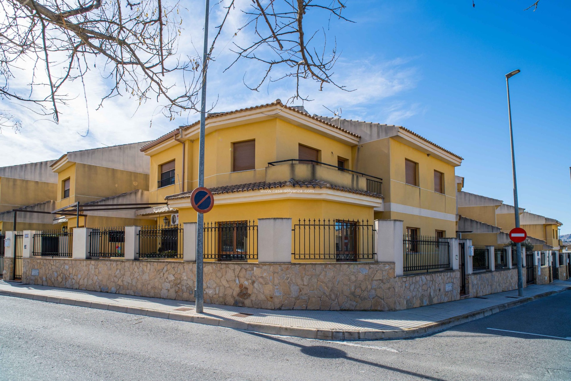 Herverkoop - Herenhuis - Pinoso - Calle Dalias 1