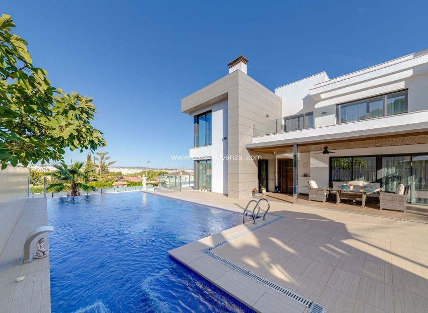 Herverkoop - Independent villa - Torrevieja