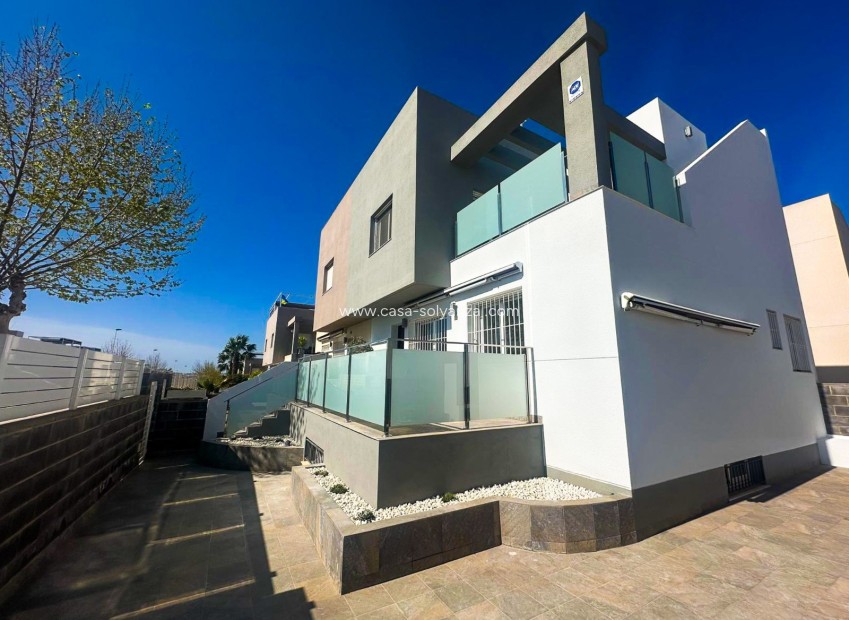 Herverkoop - Semi-Detached Villa - Torrevieja