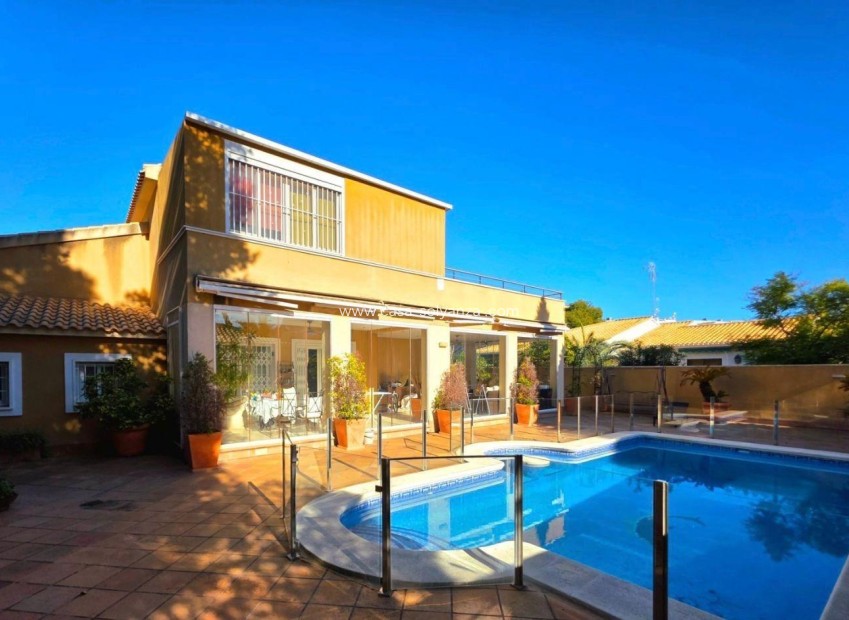 Herverkoop - Villa - Dehesa de campoamor - Campoamor
