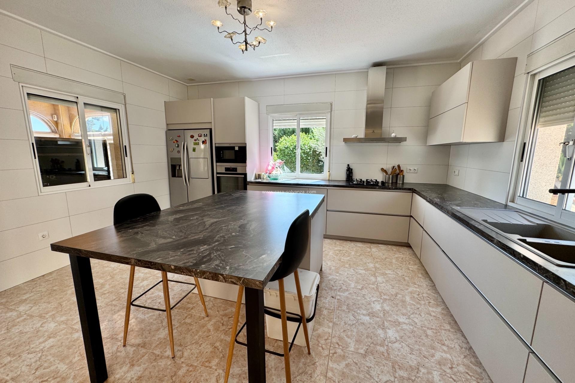 Herverkoop - Villa - Dolores - Cmno. Escorredor