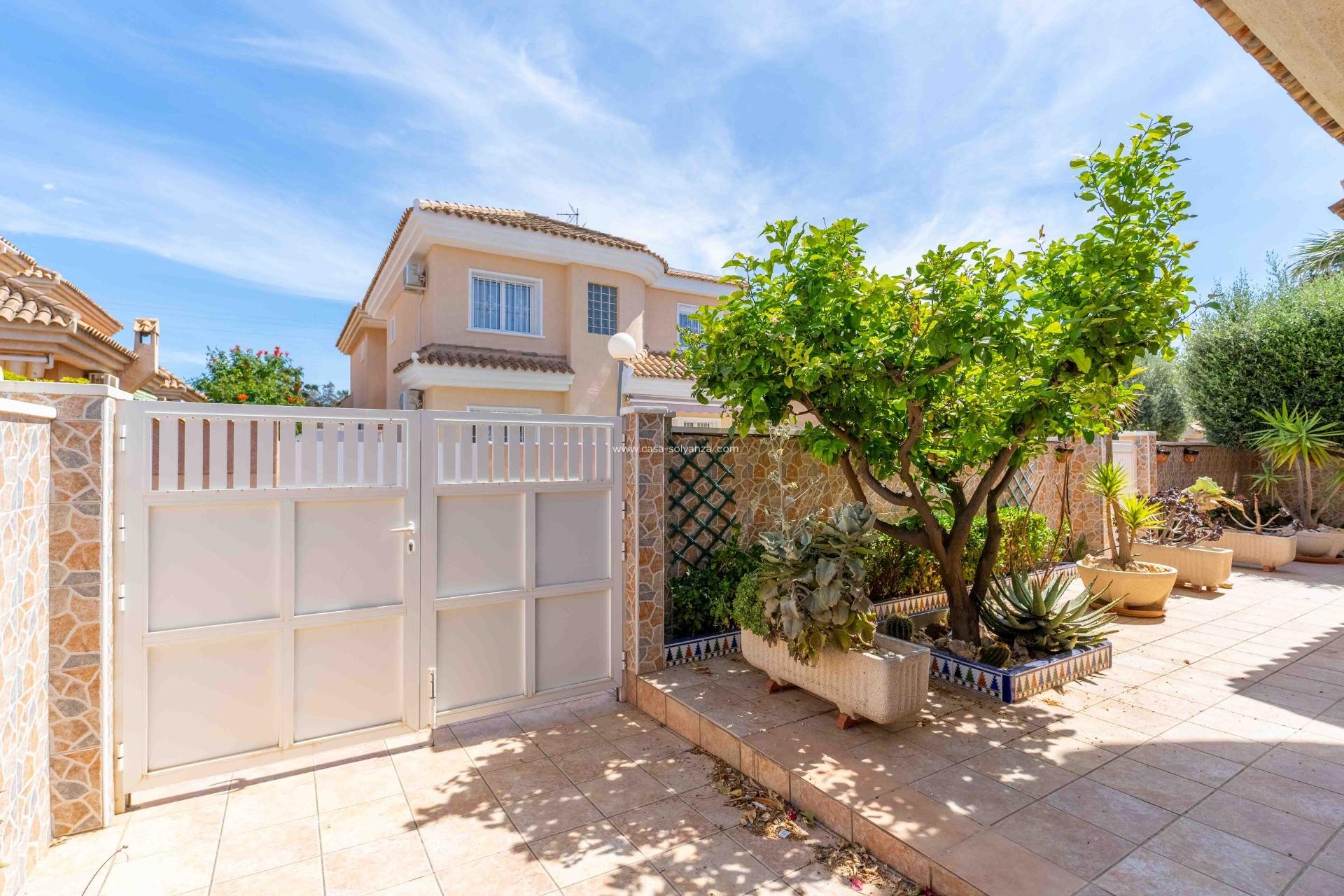 Herverkoop - Villa - Orihuela Costa - Punta Prima