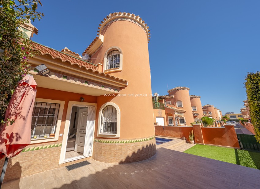 Herverkoop - Villa - Playa Flamenca - Sportcentre