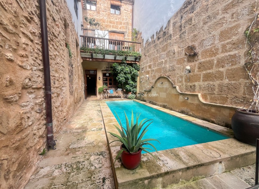 Herverkoop - Villa / Semi detached - Jávea