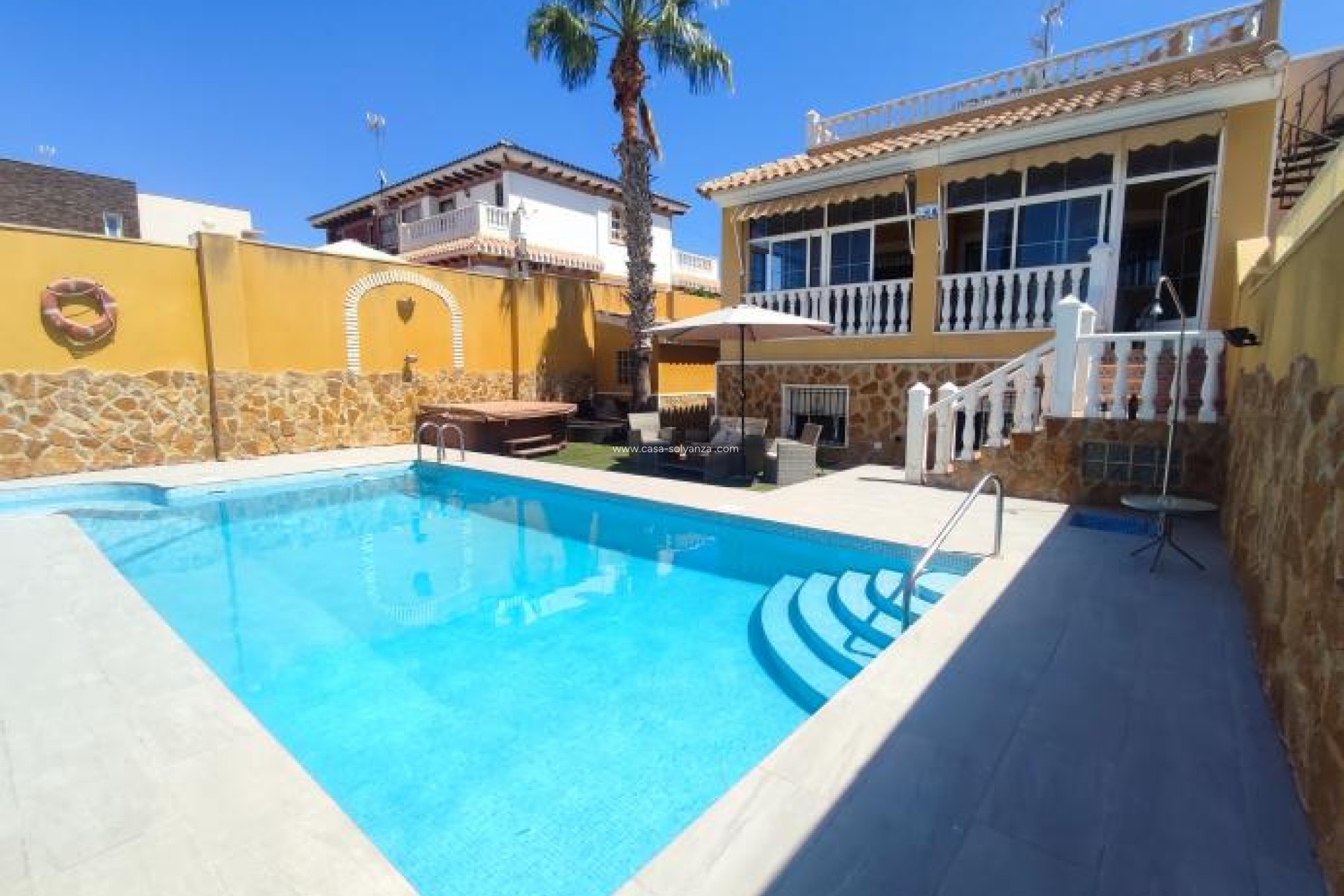 Herverkoop - Villa - Torrevieja - Aguas nuevas