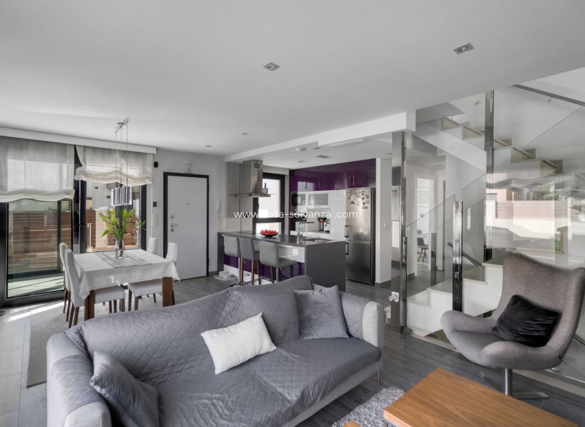 Herverkoop - Villa - Torrevieja - Aguas nuevas