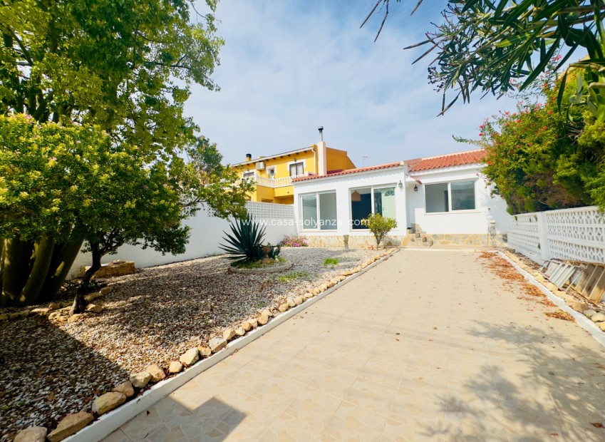 Herverkoop - Villa - Torrevieja - Aguas nuevas