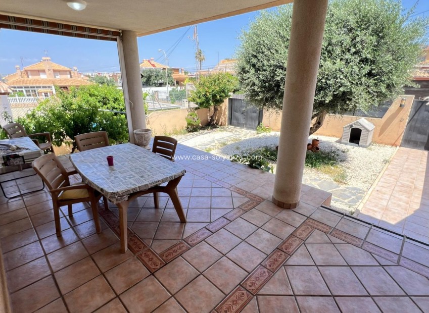 Herverkoop - Villa - Torrevieja - Aguas nuevas
