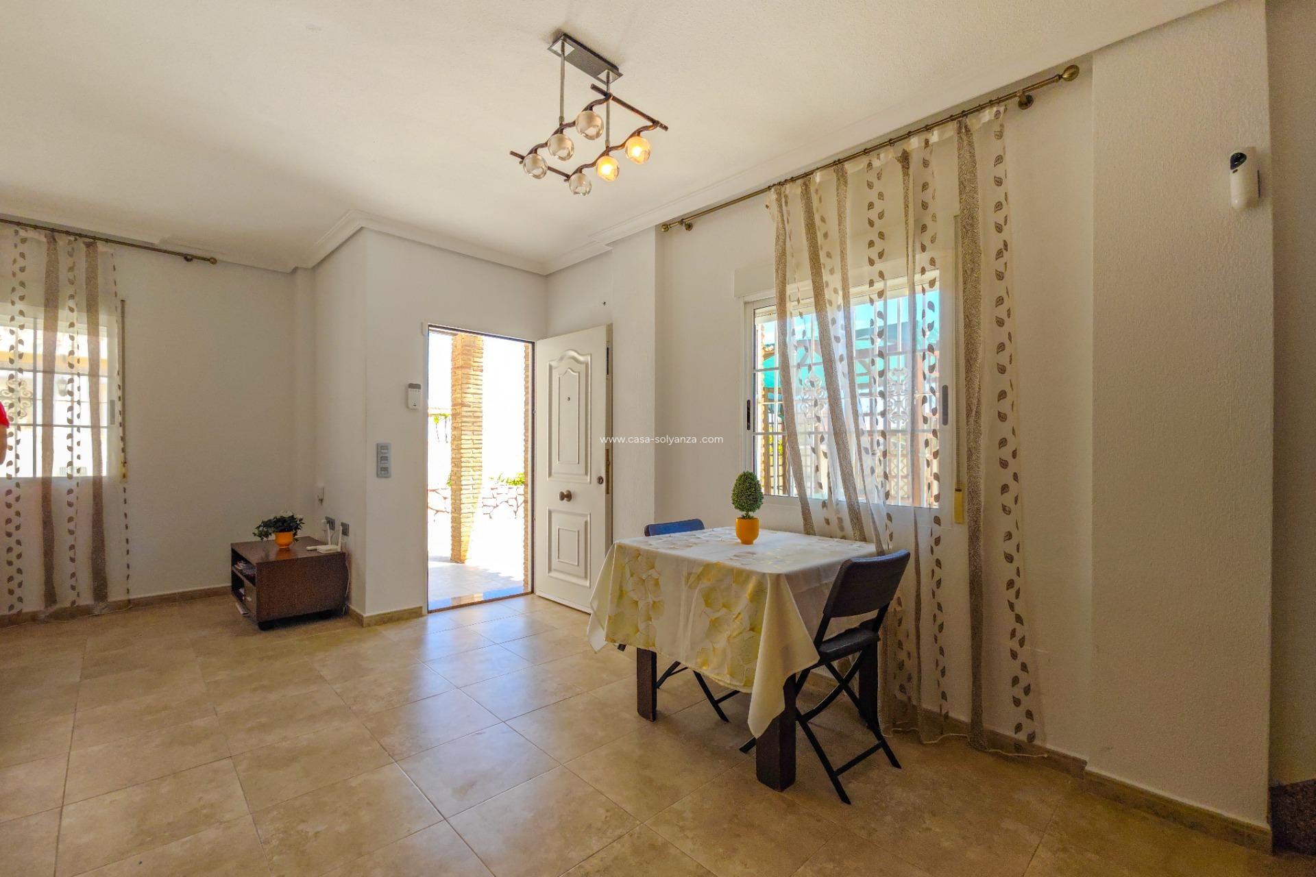 Herverkoop - Villa - Torrevieja - La Mata