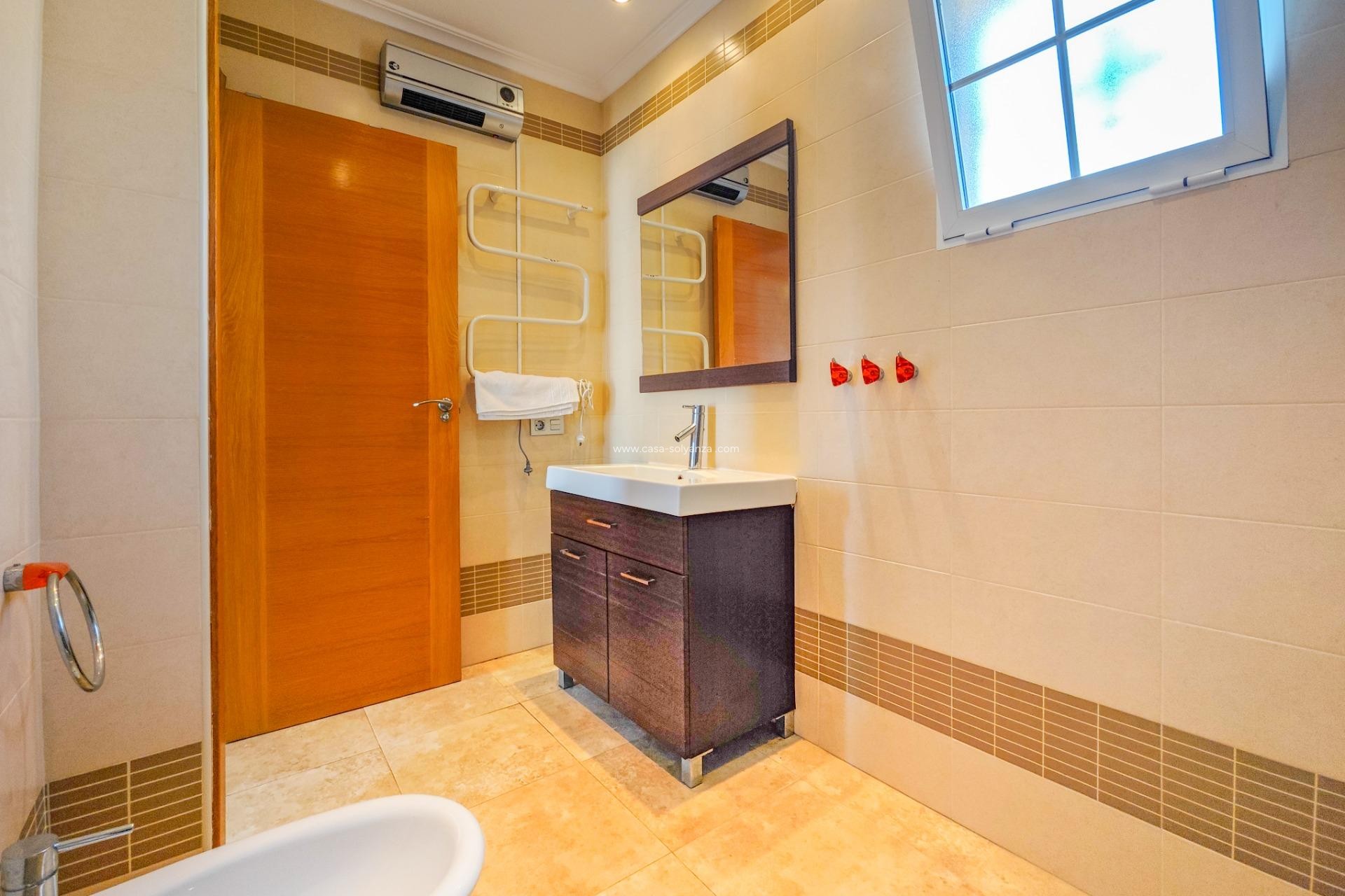 Herverkoop - Villa - Torrevieja - La Mata