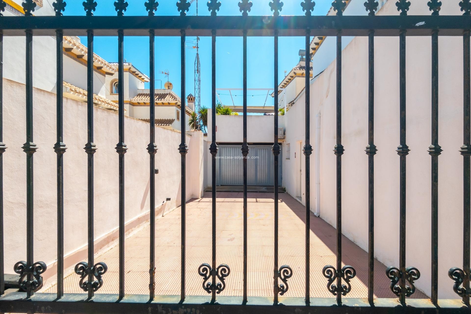 Herverkoop - Villa - Torrevieja - La Mata