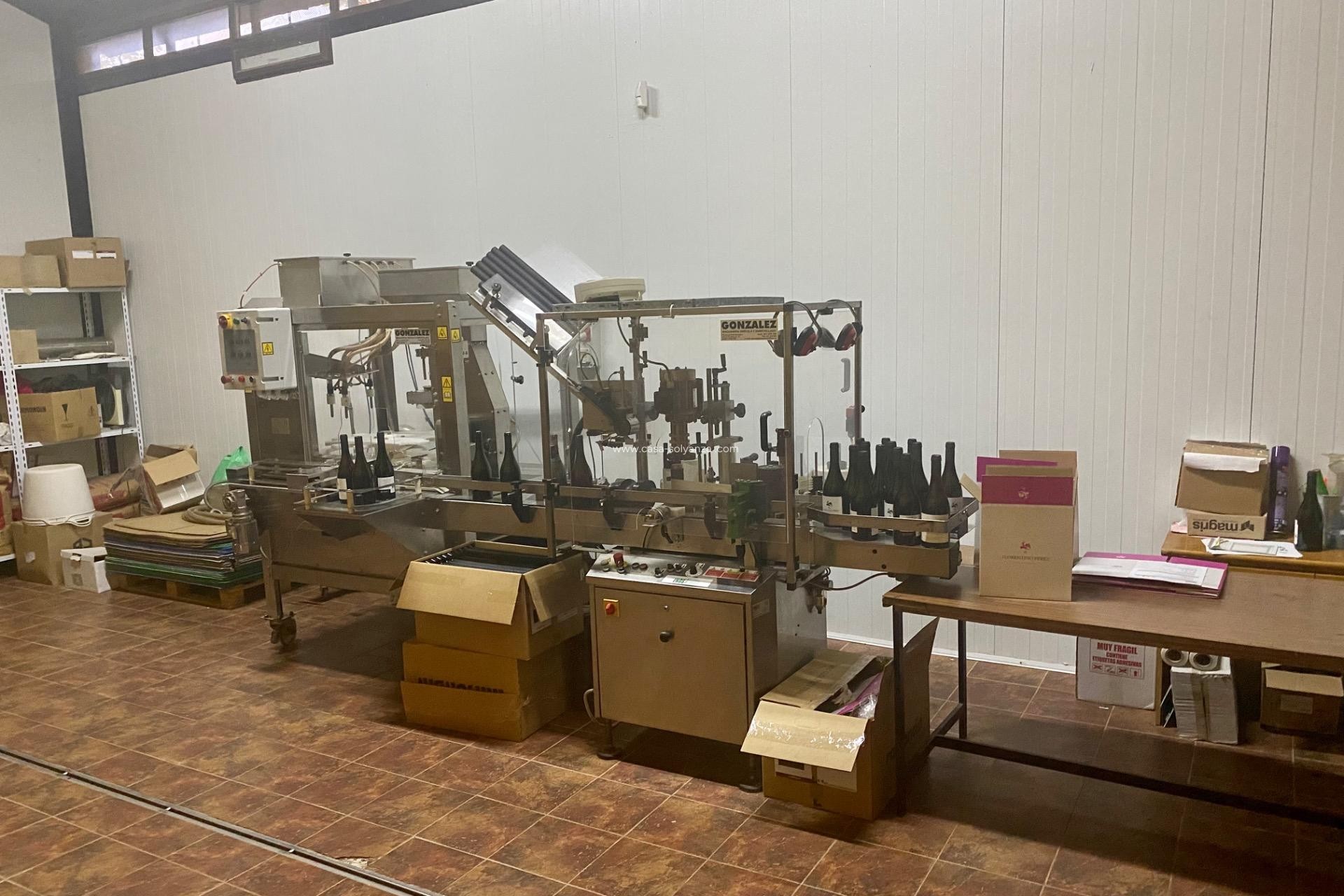 Herverkoop - wine cellar - Albacete