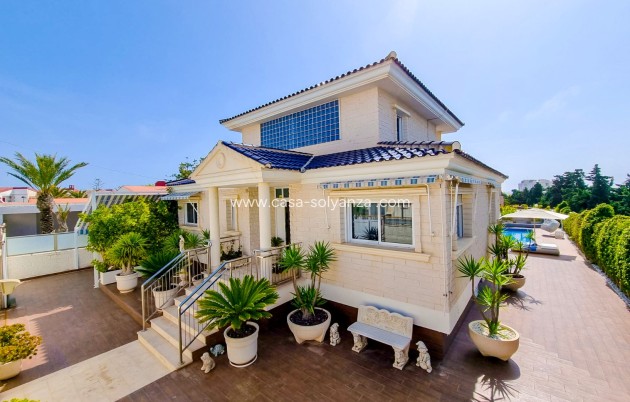 Independent villa - Wiederverkauf - Torrevieja - La Mata