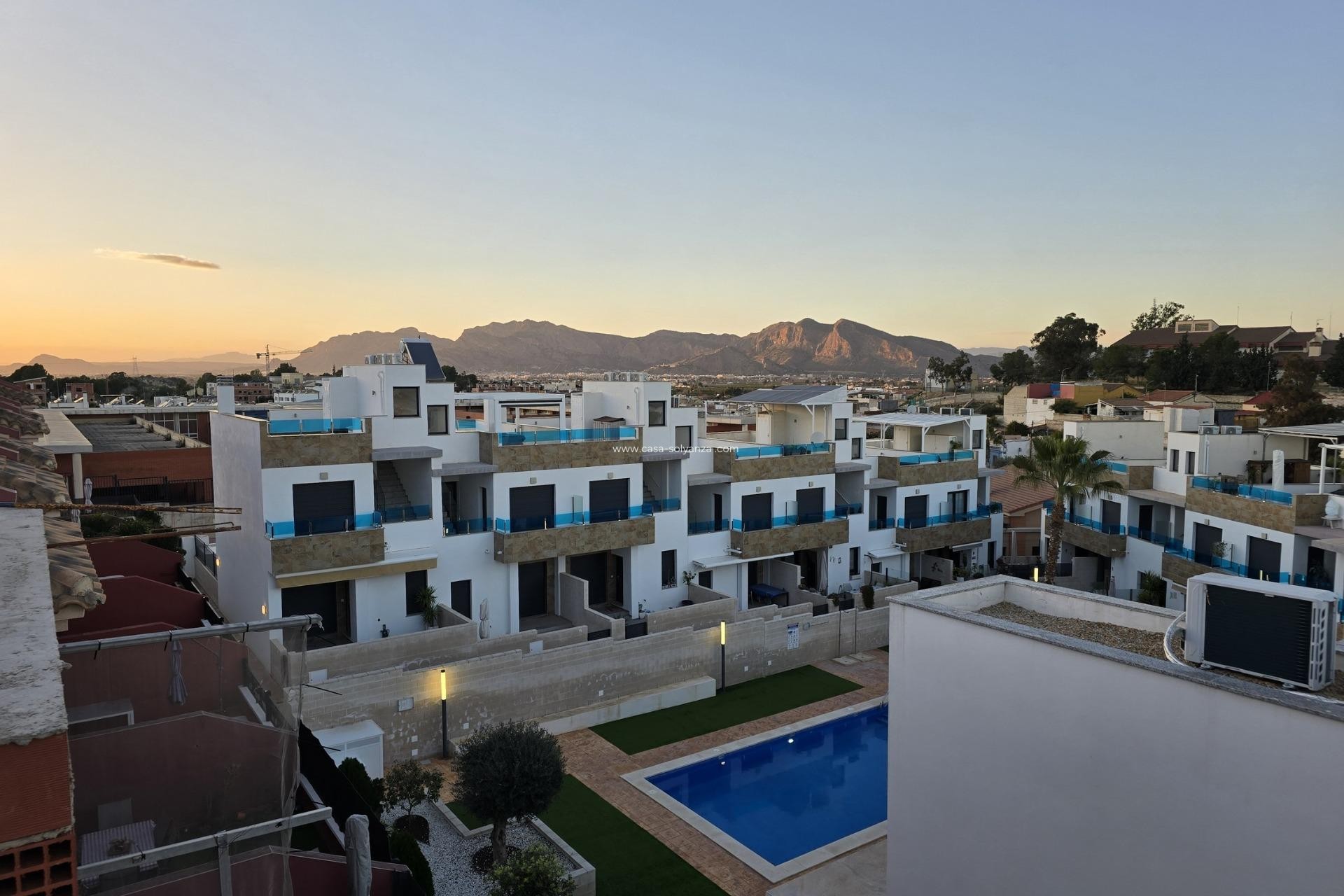 Neue Gebäude - Stadthaus - Bigastro - pueblo