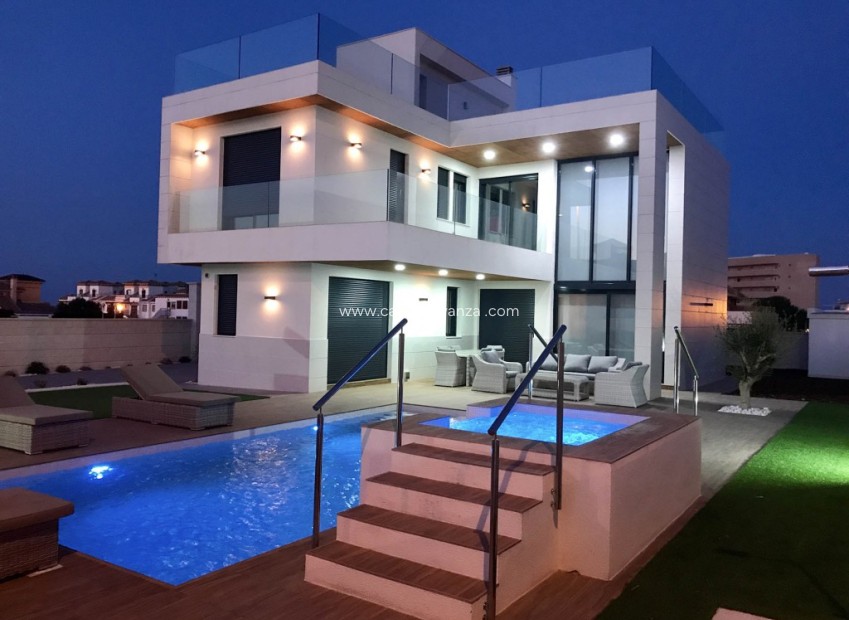 Obra nueva - Villa - Dehesa De Campoamor