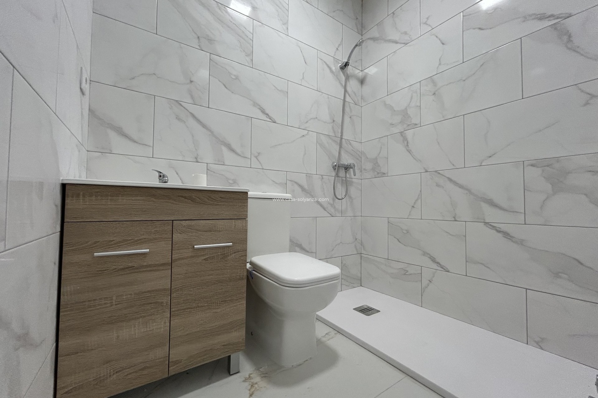 Resale - Apartment / flat - 2778 - Inland