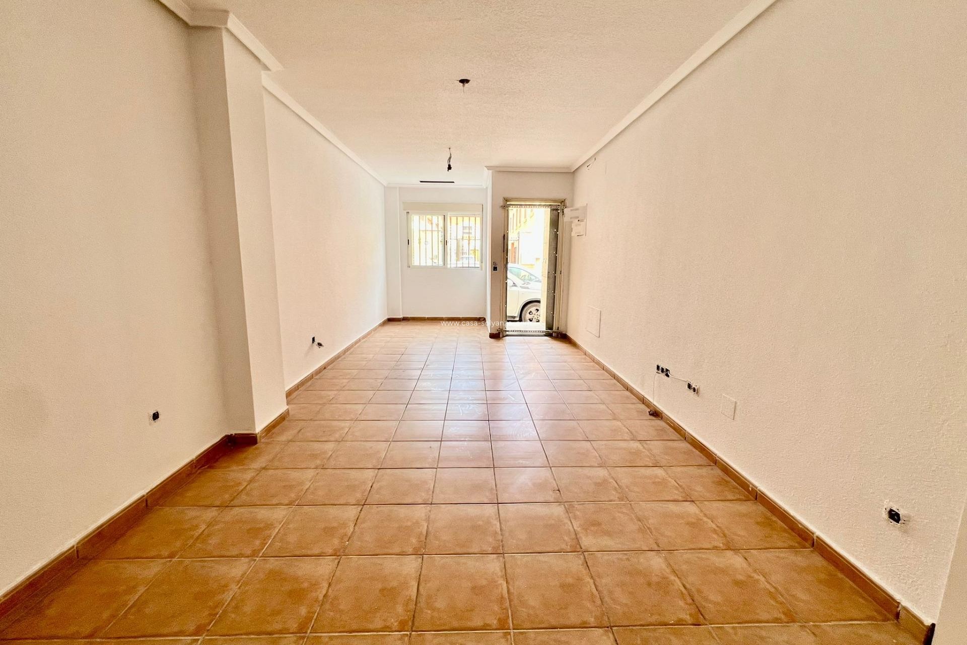 Resale - Apartment / flat - Catral - Comunidad Valenciana