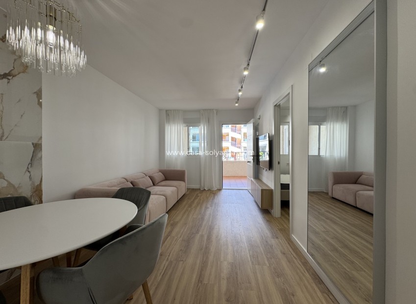 Resale - Apartment / flat - Los Altos - Costa Blanca